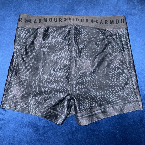 Under Armour Shorts - Picture 2 of 5